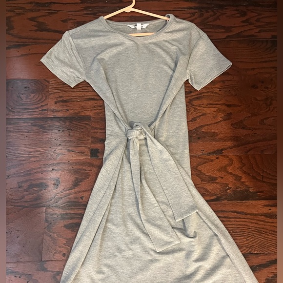 ⭐️ BB Dakota by Steve Madden Women’s Tie Waist Gray T-shirt Dress - Picture 3 of 4